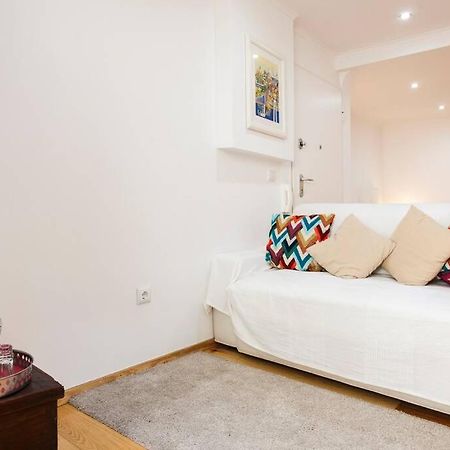 Charming Studio In Mouraria Lisbon Bagian luar foto