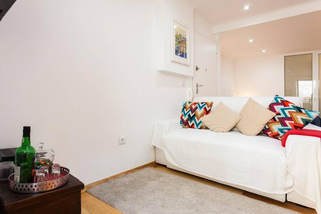 Charming Studio In Mouraria Lisbon Bagian luar foto
