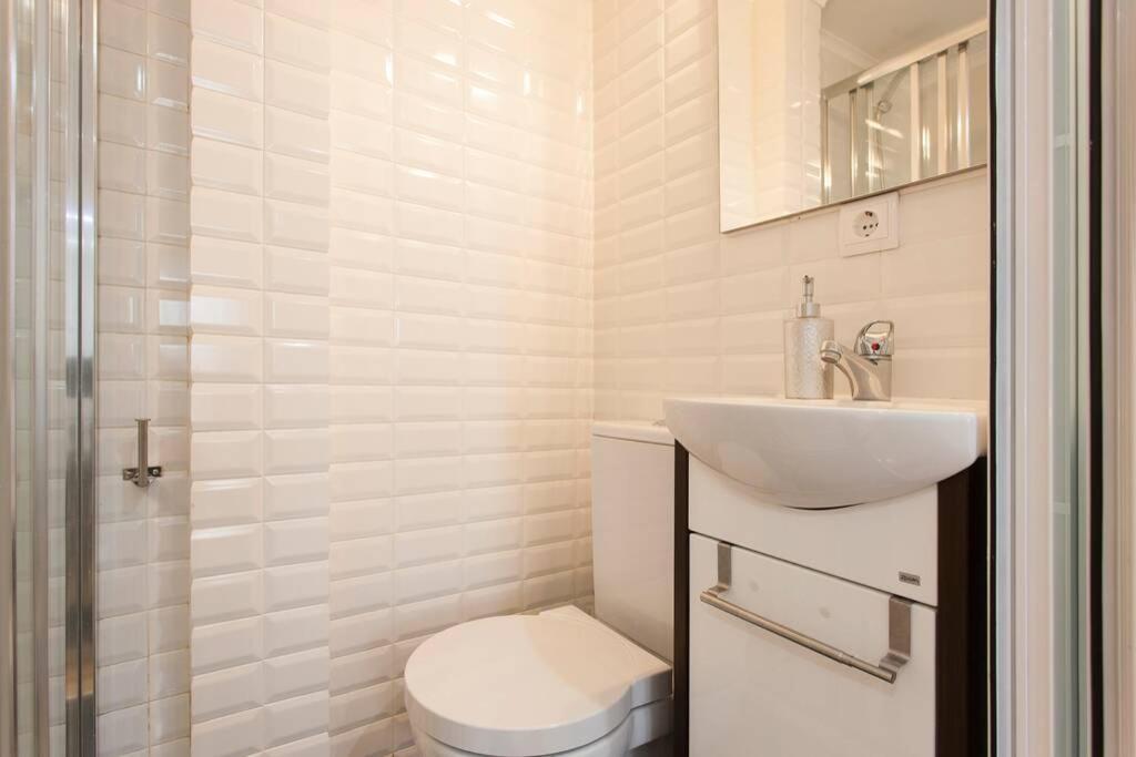 Charming Studio In Mouraria Lisbon Bagian luar foto