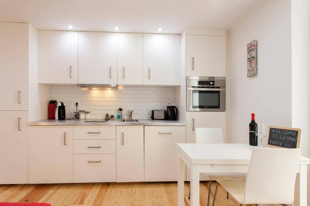 Charming Studio In Mouraria Lisbon Bagian luar foto