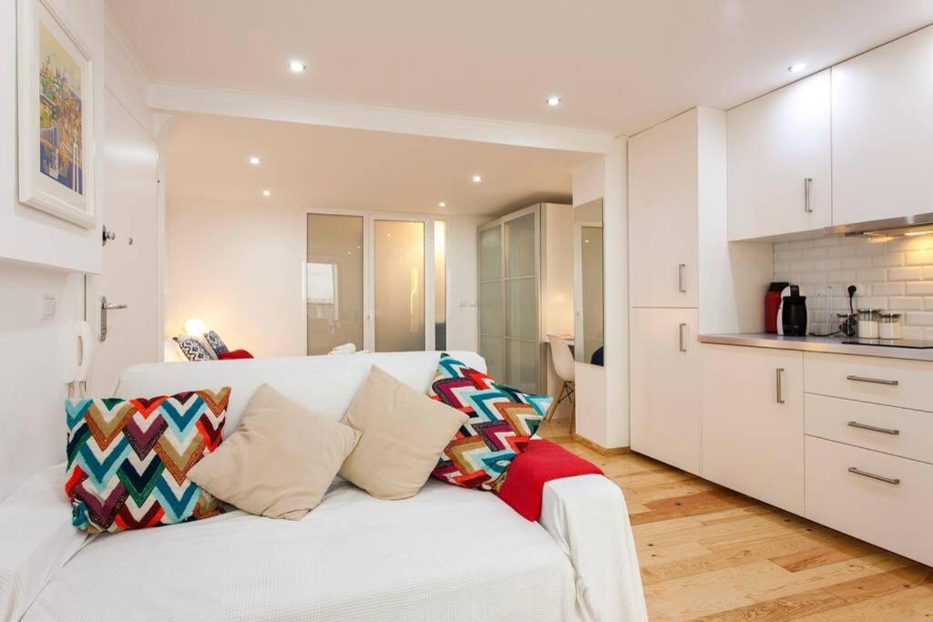 Charming Studio In Mouraria Lisbon Bagian luar foto